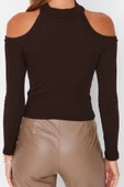 Stil Kadın Carmen Yaka Choker Detaylı Fitted Vücuda Oturan Fitilli Bluz Crop Örme Slim Kalıp - 6