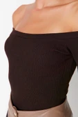 Stil Kadın Carmen Yaka Choker Detaylı Fitted Vücuda Oturan Fitilli Bluz Crop Örme Slim Kalıp - 2