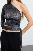 Stil Kadın Leopar Baskılı Bağlama Detaylı Esnek Bluz Crop Örme Slim Kalıp Tek Kol - 1