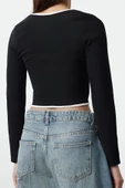 Stil Kadın Kontrast Biye Detaylı Fitted Vücuda Oturan Esnek Bluz Standart Örme Regular Kalıp - 4