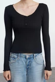 Stil Kadın Düğme Detaylı Vücuda Oturan Bluz Regular Örme Slim Kalıp thumbnail 3