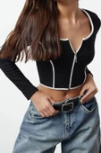 Stil Kadın Kontrast Biye Detaylı Fitted Vücuda Oturan Esnek Bluz Standart Örme Regular Kalıp - 1
