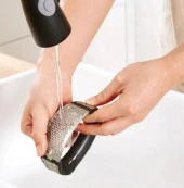 Paslanmaz Çelik Saplı Sarımsak Ezici Tutma Kollu Sarımsak Rendesi thumbnail 3