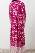 Moda Stil Relaxed V Yaka Maxi Boy Tesettür Şal Desenli Düğme Detaylı Dokuma Elbise - 5