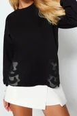Tarz Relaxed Bisiklet Yaka Standart Kol Regular Basic İnce Aplike Detaylı Örme Sweatshirt - 2