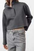 Crop Dik Yaka Standart Kol Crop Rahat Kesim Crop Çıtçıtlı Kalın İçi Polarlı Örme Sweatshirt - 1