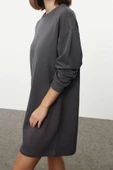 Moda Stil Relaxed Bisiklet Yaka Mini Boy Düz Rahat Kesim Örme Elbise - 4