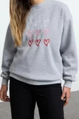 Bol Bisiklet Yaka Düşük Kol Uzun Kalp Nakışlı Geniş Kalıp Kalın İçi Polarlı Örme Sweatshirt - 1