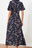 Moda Stil Regular Gömlek Yaka Midi Boy Kuşaklı Yırtmaçlı Çiçek Desenli Dokuma Gömlek Elbise - 6