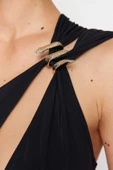 Kadın Moda Atma Kap Askılı Hipster Yaka Siyah Örme Cut Out Pencere Detaylı Yılan Aksesuarlı Mayo - 5