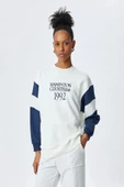 Koton Üç İplik Bisiklet Yaka Pamuklu Baskılı Sweatshirt - 3