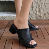 Zanna Siyah Cilt Topuklu Terlik thumbnail 4