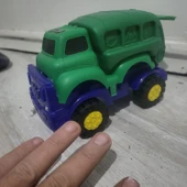 Plastik kamyon oyuncak teşhir - 1