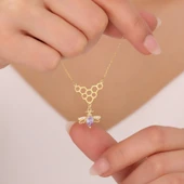 925 Ayar Gümüş Petek ve Sallantılı Taşlı Arı Kolye thumbnail 1