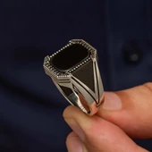 Siyah Oniks Taşlı Kare Tasarım 925 Gümüş Yüzük thumbnail 4