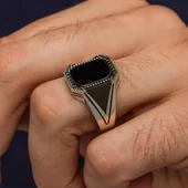 Siyah Oniks Taşlı Kare Tasarım 925 Gümüş Yüzük thumbnail 3