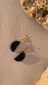 Tırtıklı Kristal Desenli Siyah Renk Gold Aksesuar Büyük Boy Yarım Daire Ay Şekil Epoksi Küpe El Yapımı thumbnail 2