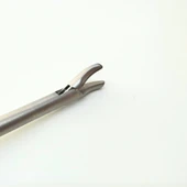 Laparoskopik Sol El Needle Holder - Metal Saplı - PraticMed - 1