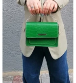 ZİNCİR DETAYLI SUNİ DERİ MİNİ YEŞİL ÇANTA thumbnail 2