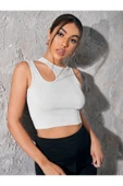 Sıfır Yaka Asimetrik Kesim Beyaz Renk Desensiz Kolsuz Fitilli Likralı Fit Crop Top Bluz - 5