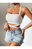 Düz Yaka Çapraz Bağcıklı Askılı Beyaz Renk Fitilli Crop Top Bluz - 4