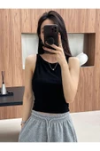 Havuz Yaka Omuzu Açık Askılı Siyah Renk Fitilli Crop Top Bluz thumbnail 6