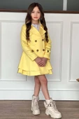 Kız Çocuk Çiçek Desenli Piliseli Limon Sarısı Trençkotlu Elbise thumbnail 3