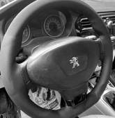 DİKİŞLİ DİREKSİYON KILIFI DAMARLI SİYAH DERİ SİYAH DİKİŞLİ PEUGEOT 301 İÇİN thumbnail 2