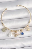MuI MuI Pirinç Gold Renk Zirkon Taşlı Arı Figür İnci Detay Charm Kadın Bileklik - 1