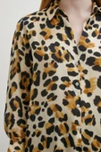 Leopar Desenli V Yaka Gömlek Bej thumbnail 3