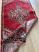 63x144 cm Vintage Yolluk, Küçük Boy El Dokuma Kırmızı Yolluk, Canlı Renkli ve Harika Kondisyonlu Ev Dekoru - 10