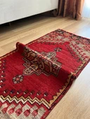 63x144 cm Vintage Yolluk, Küçük Boy El Dokuma Kırmızı Yolluk, Canlı Renkli ve Harika Kondisyonlu Ev Dekoru - 6