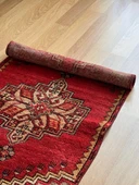 63x144 cm Vintage Yolluk, Küçük Boy El Dokuma Kırmızı Yolluk, Canlı Renkli ve Harika Kondisyonlu Ev Dekoru - 7