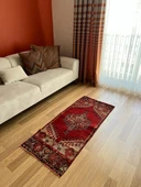 63x144 cm Vintage Yolluk, Küçük Boy El Dokuma Kırmızı Yolluk, Canlı Renkli ve Harika Kondisyonlu Ev Dekoru - 2