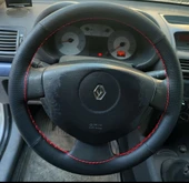 DİKİŞLİ DİREKSİYON KILIFI SİYAH DERİ NOKTALI DERİ KIRMIZI DİKİŞLİ RENAULT CLİO İÇİN thumbnail 1