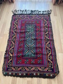 170x116 cm Bohem Stili Türk Kilim, Geometrik ve Koç Boynuzlu Motifler, Canlı Mavi ve Bordo Renkler, El Dokuma Kilim - 1