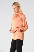 Yaka Detaylı Saten Bluz Camel - 5