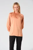 Yaka Detaylı Saten Bluz Camel - 2