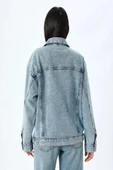 Koton Cepli Taş Detaylı Düğmeli Denim Ceket - 4