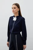 Yaka Çiçek Detaylı Bluz - LACİVERT - 2