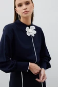 Yaka Çiçek Detaylı Bluz - LACİVERT - 3