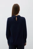 Yaka Çiçek Detaylı Bluz - LACİVERT - 5