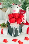 SOLE Premium Özel Hediye Kutusunda 45 cm Beyaz Bunny Tavşan ve 5 Adet Kırmızı Peluş Ayıcık Buketi thumbnail 1