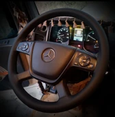 DİKİŞLİ DİREKSİYON KILIFI SİYAH DERİ SİYAH DİKİŞLİ MERCEDES YENİ TIR KAMYON İÇİN thumbnail 1