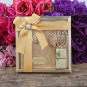 Hediyelik Kadife Kaplı Yasin (Çanta Boy), İnci Tesbih, Kuş Lokumu, Gold Asetat Kutulu (20×20) Mevlid Paketi-Kahve - 1