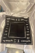 Tarot Örtüsü Sunak Run Taşları Örtüsü Sunak Nordic Runes Örtüsü Sunağı El İşi Ouija thumbnail 1