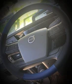 DİKİŞLİ DİREKSİYON KILIFI SİYAH DERİ MAVİ DERİ SİYAH DİKİŞLİ YENİ VOLVO TIR KAMYON İÇİN thumbnail 2