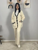 Kadın Şerit Detaylı Gold Düğmeli Oversize Hırka Pantolon Takım (Krem) thumbnail 2