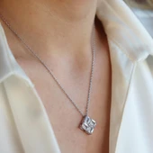 Square Kesim Baget Gümüş Kolye thumbnail 3