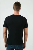 Levi's Minimalist V Yaka Kısa Kol Erkek T-Shirt - Günlük Stil - 2